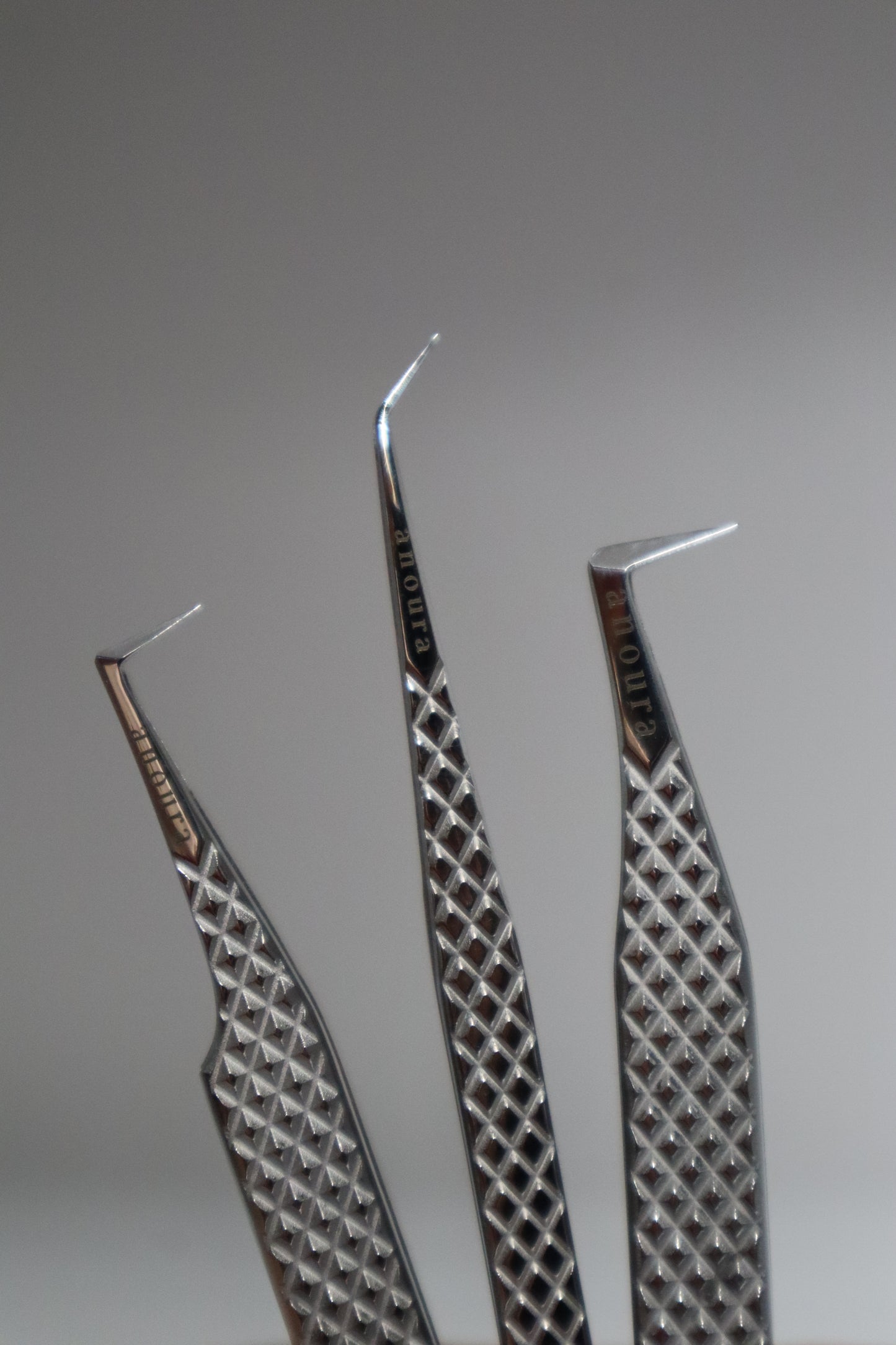 EYELASH TWEEZERS