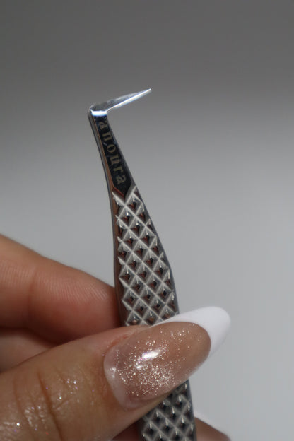 EYELASH TWEEZERS