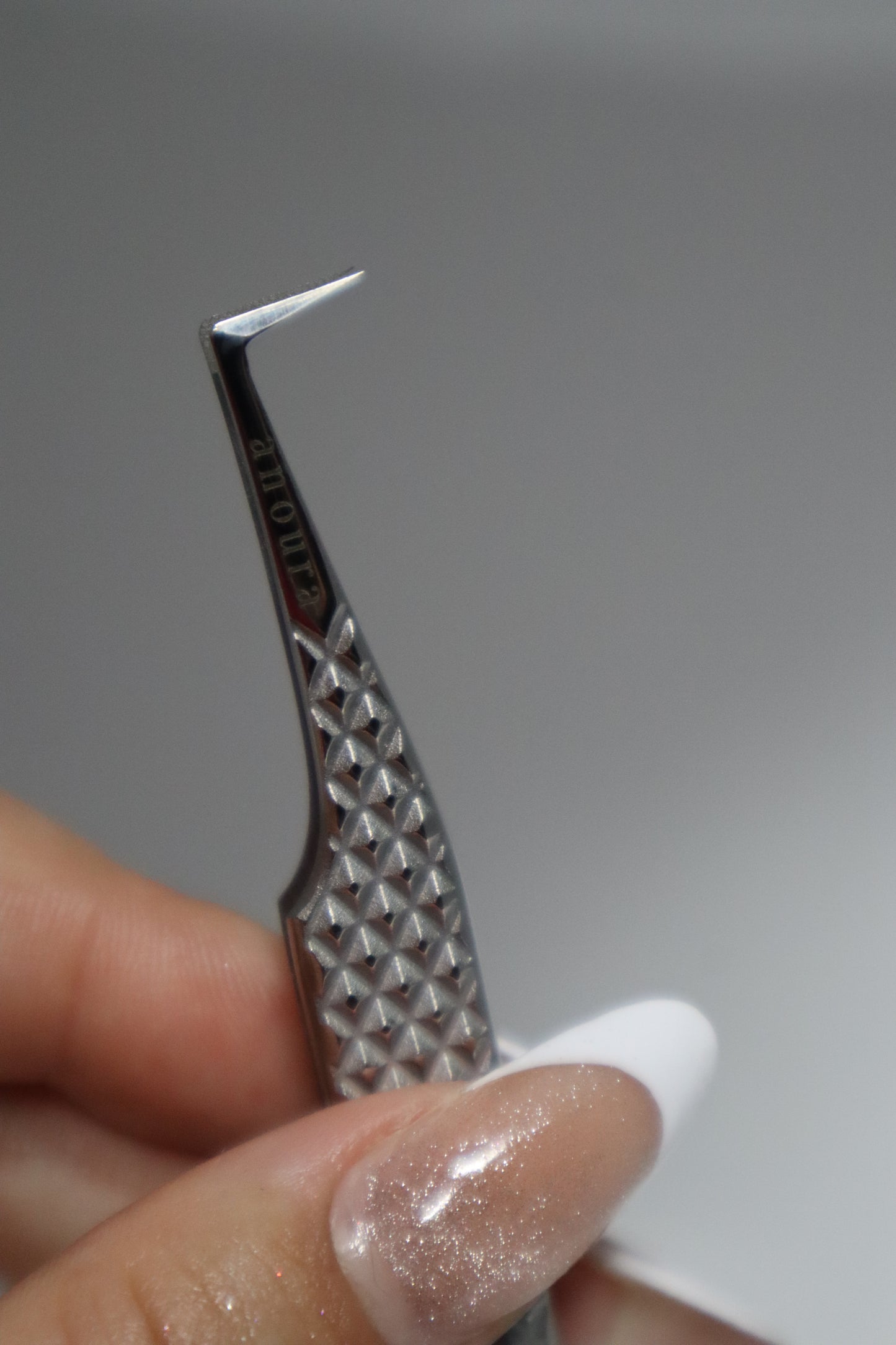 EYELASH TWEEZERS